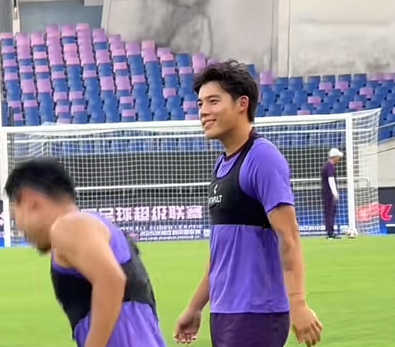 世俱杯买球官网-于根伟：李嗣镕的职业素养很好，知道要通过努力慢慢获得机会
