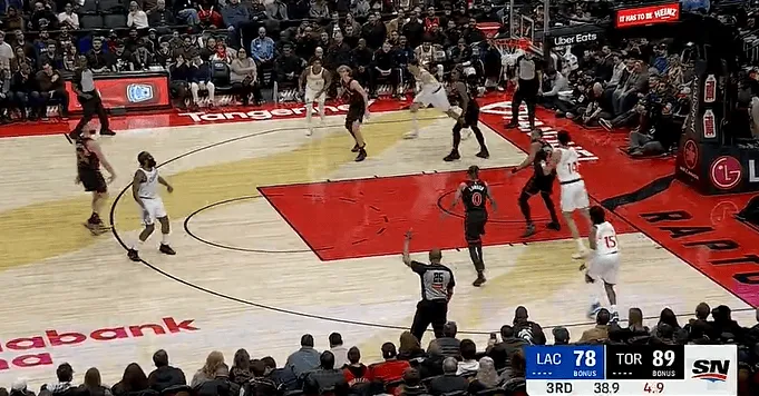 世俱杯竞猜APP-哈登撤步三分还是不中，三节17中5、三分11中2&amp;amp;快船落后11分