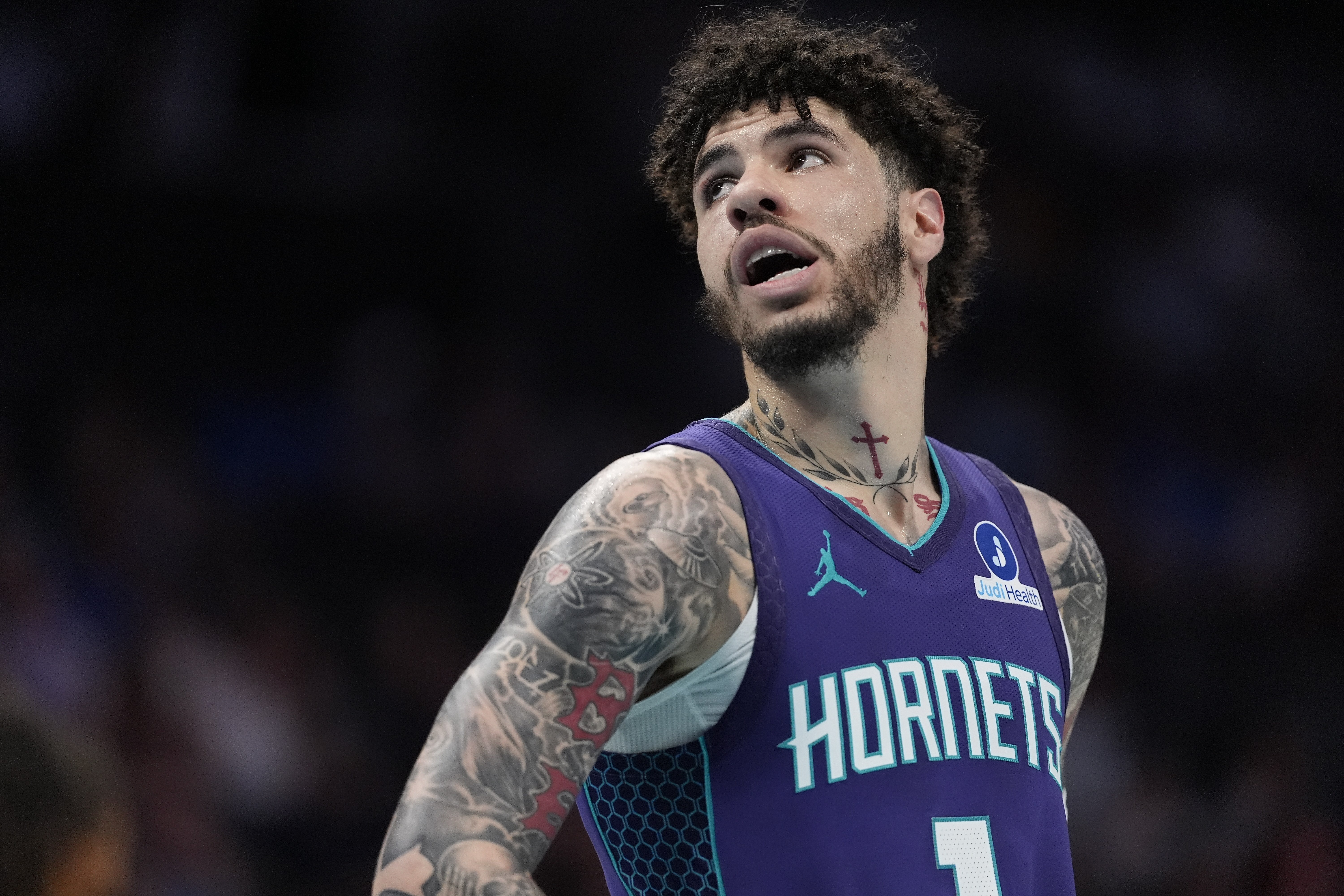 世俱杯买球APP-虎头蛇尾！拉梅洛·鲍尔24中12&amp;三分15中6空砍36+5+6 末节零分